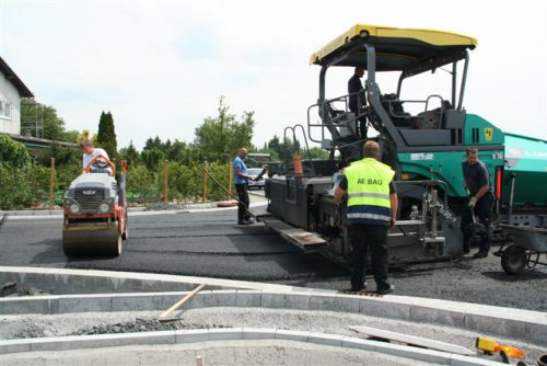 Asphaltarbeiten im neuen Gewerbegebiet