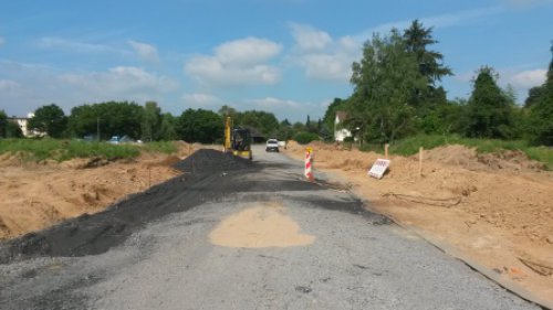 Erste Straßenbauarbeiten