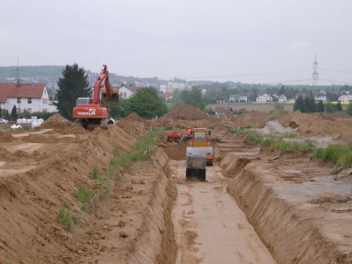 Erschließungsarbeiten im westlichen Bereich des Baugebietes gehen zügig voran.